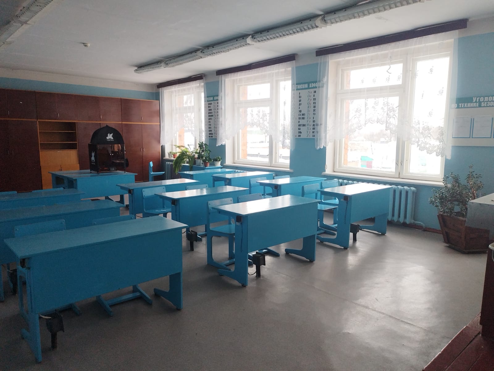 Изображения кабинета физики.